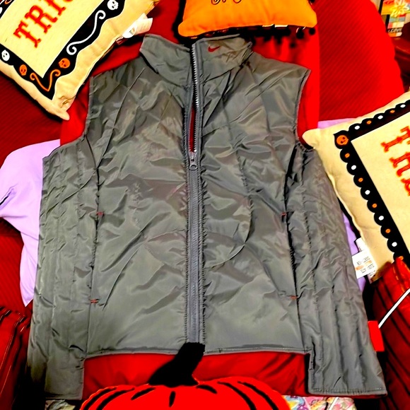 Nike Vest Never Worn in Gray and Rust. - Picture 11 of 11